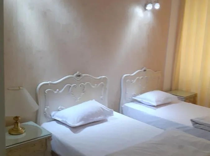 Nevis Fundeni Готель